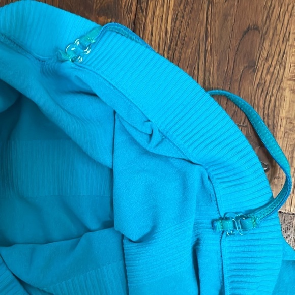 🔥2/$15 Guess Nylon Tank Top - Picture 10 of 12